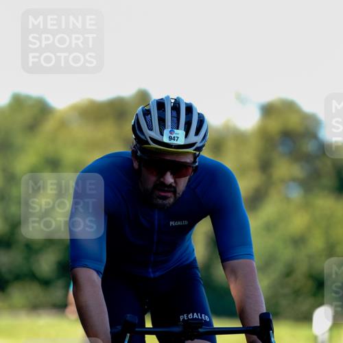 07.09.2025 - 19. Norderstedt Triathlon Michael Burmester http://msf.ph/oto/8832293 07.09.2025 16:24:19 Radfahren 429, 925, 947 meine-sportfotos.de