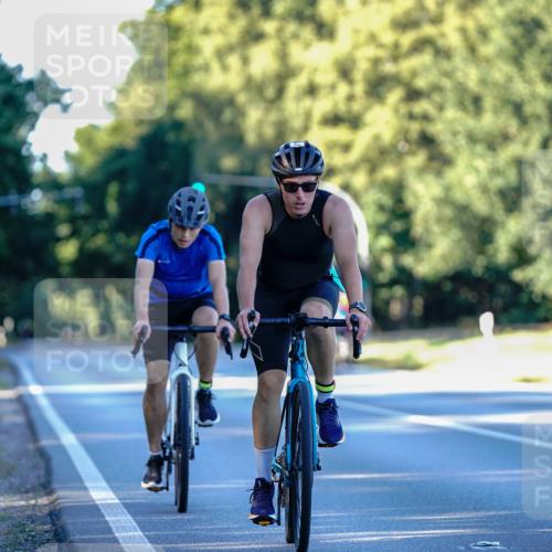 07.09.2025 - 19. Norderstedt Triathlon Michael Burmester http://msf.ph/oto/8832424 07.09.2025 16:31:40 Radfahren 886, 890 meine-sportfotos.de