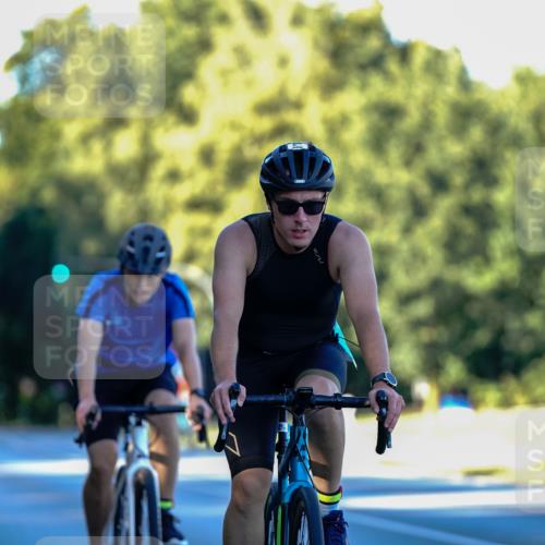 07.09.2025 - 19. Norderstedt Triathlon Michael Burmester http://msf.ph/oto/8832425 07.09.2025 16:31:41 Radfahren 886, 890 meine-sportfotos.de