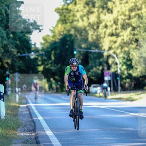 07.09.2025 - 19. Norderstedt Triathlon Michael Burmester http://msf.ph/oto/8832429 07.09.2025 16:32:07 Radfahren 923 meine-sportfotos.de