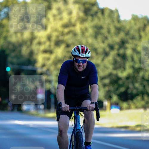 07.09.2025 - 19. Norderstedt Triathlon Michael Burmester http://msf.ph/oto/8832485 07.09.2025 16:37:21 Radfahren 1418, 1437 meine-sportfotos.de