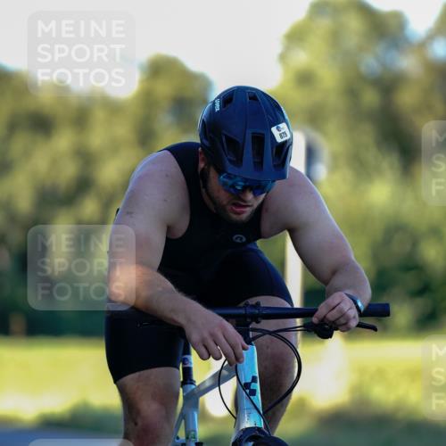 07.09.2025 - 19. Norderstedt Triathlon Michael Burmester http://msf.ph/oto/8832509 07.09.2025 16:38:36 Radfahren 875, 912 meine-sportfotos.de
