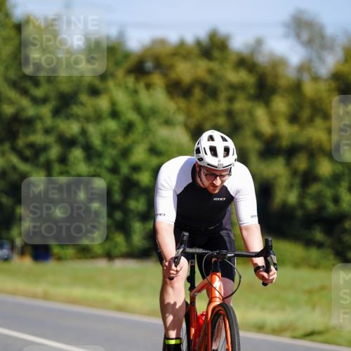 07.09.2025 - 19. Norderstedt Triathlon Michael Burmester http://msf.ph/oto/8832680 07.09.2025 11:49:59 Radfahren 826, 849 meine-sportfotos.de