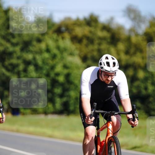 07.09.2025 - 19. Norderstedt Triathlon Michael Burmester http://msf.ph/oto/8832681 07.09.2025 11:49:59 Radfahren 826, 849 meine-sportfotos.de