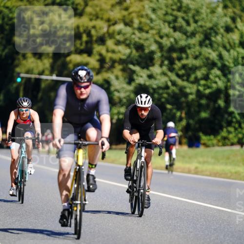 07.09.2025 - 19. Norderstedt Triathlon Michael Burmester http://msf.ph/oto/8832882 07.09.2025 11:56:44 Radfahren 164, 1334, 1346 meine-sportfotos.de