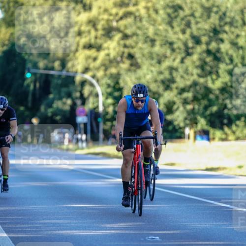 07.09.2025 - 19. Norderstedt Triathlon Michael Burmester http://msf.ph/oto/8833069 07.09.2025 16:29:54 Radfahren 864, 924 meine-sportfotos.de