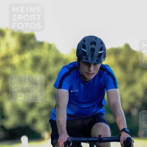 07.09.2025 - 19. Norderstedt Triathlon Michael Burmester http://msf.ph/oto/8833108 07.09.2025 16:31:42 Radfahren 886, 890 meine-sportfotos.de