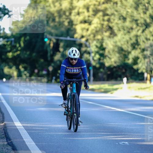 07.09.2025 - 19. Norderstedt Triathlon Michael Burmester http://msf.ph/oto/8833217 07.09.2025 16:40:50 Radfahren 954 meine-sportfotos.de