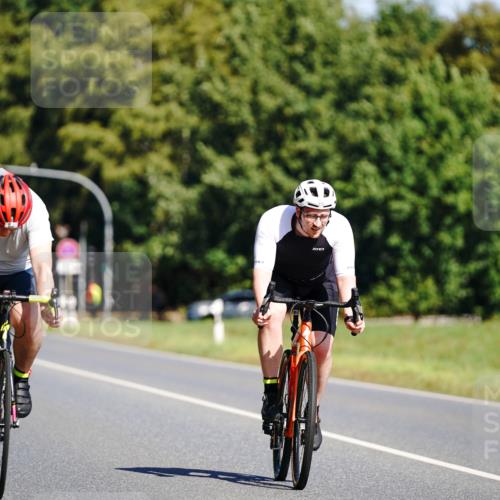07.09.2025 - 19. Norderstedt Triathlon Michael Burmester http://msf.ph/oto/8833360 07.09.2025 11:49:58 Radfahren 826, 849 meine-sportfotos.de