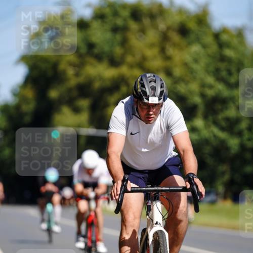 07.09.2025 - 19. Norderstedt Triathlon Michael Burmester http://msf.ph/oto/8833458 07.09.2025 11:54:11 Radfahren 281, 861, 1363 meine-sportfotos.de