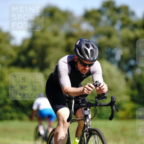 07.09.2025 - 19. Norderstedt Triathlon Michael Burmester http://msf.ph/oto/8833766 07.09.2025 12:07:18 Radfahren 136, 164 meine-sportfotos.de