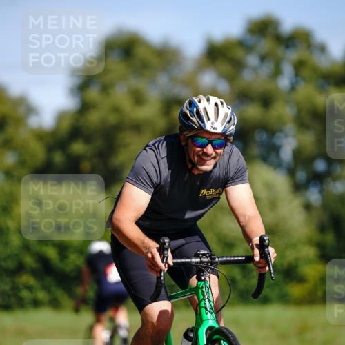 07.09.2025 - 19. Norderstedt Triathlon Michael Burmester http://msf.ph/oto/8833782 07.09.2025 12:07:36 Radfahren 151, 273, 748 meine-sportfotos.de
