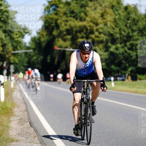 07.09.2025 - 19. Norderstedt Triathlon Michael Burmester http://msf.ph/oto/8833813 07.09.2025 12:08:32 Radfahren 757, 824, 1367, 1371 meine-sportfotos.de