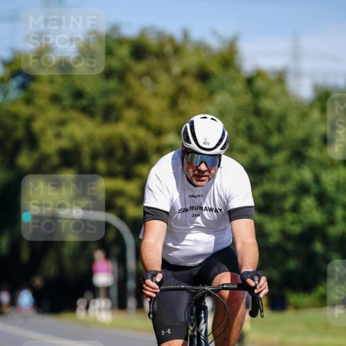 07.09.2025 - 19. Norderstedt Triathlon Michael Burmester http://msf.ph/oto/8833923 07.09.2025 12:10:40 Radfahren 827 meine-sportfotos.de