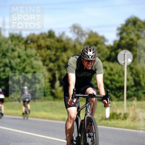 07.09.2025 - 19. Norderstedt Triathlon Michael Burmester http://msf.ph/oto/8833976 07.09.2025 12:11:52 Radfahren 1350, 1351, 1381 meine-sportfotos.de