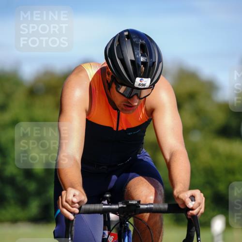 07.09.2025 - 19. Norderstedt Triathlon Michael Burmester http://msf.ph/oto/8834150 07.09.2025 12:15:16 Radfahren 696, 1213, 1247 meine-sportfotos.de