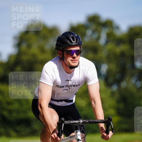 07.09.2025 - 19. Norderstedt Triathlon Michael Burmester http://msf.ph/oto/8834441 07.09.2025 12:19:53 Radfahren 139 meine-sportfotos.de