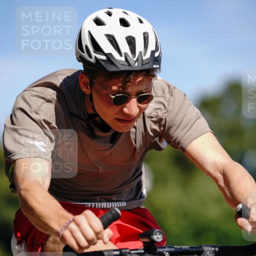 07.09.2025 - 19. Norderstedt Triathlon Michael Burmester http://msf.ph/oto/8834535 07.09.2025 12:21:49 Radfahren 701, 1212 meine-sportfotos.de
