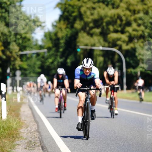 07.09.2025 - 19. Norderstedt Triathlon Michael Burmester http://msf.ph/oto/8834592 07.09.2025 12:22:50 Radfahren 820, 856 meine-sportfotos.de