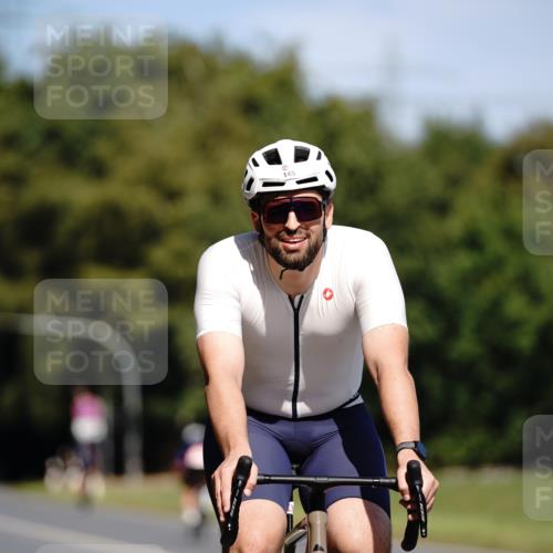 07.09.2025 - 19. Norderstedt Triathlon Michael Burmester http://msf.ph/oto/8834653 07.09.2025 12:43:10 Radfahren 145, 239 meine-sportfotos.de