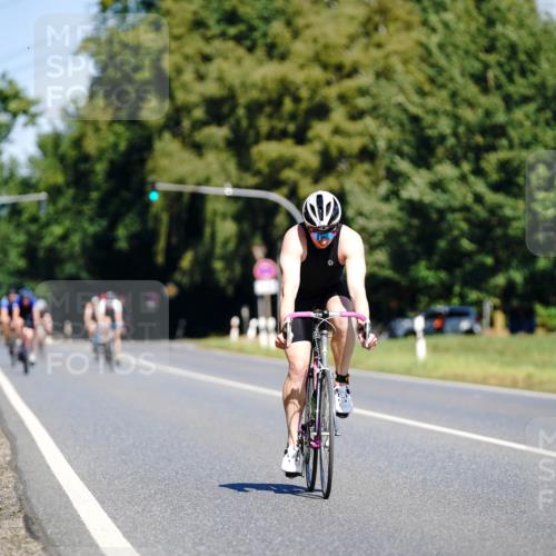 07.09.2025 - 19. Norderstedt Triathlon Michael Burmester http://msf.ph/oto/8834767 07.09.2025 12:25:07 Radfahren 301, 825, 1373 meine-sportfotos.de