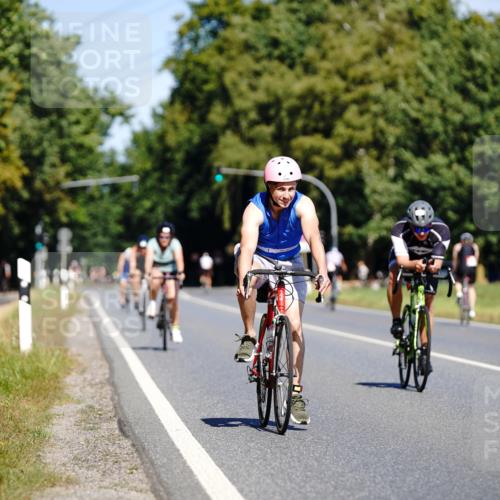 07.09.2025 - 19. Norderstedt Triathlon Michael Burmester http://msf.ph/oto/8835312 07.09.2025 12:30:34 Radfahren 207, 715, 1295 meine-sportfotos.de