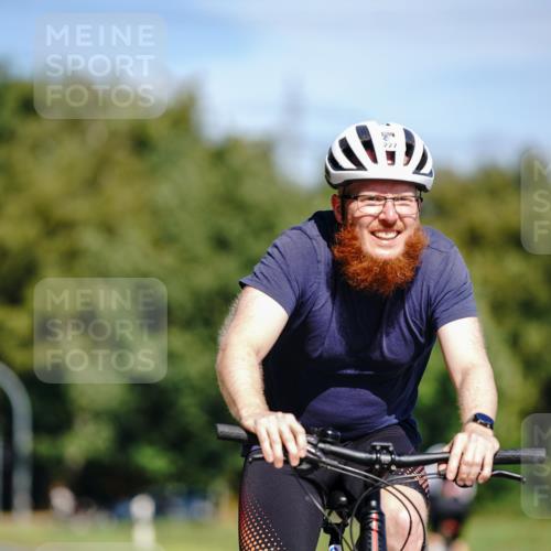 07.09.2025 - 19. Norderstedt Triathlon Michael Burmester http://msf.ph/oto/8835396 07.09.2025 12:31:23 Radfahren 227, 1238, 1311 meine-sportfotos.de