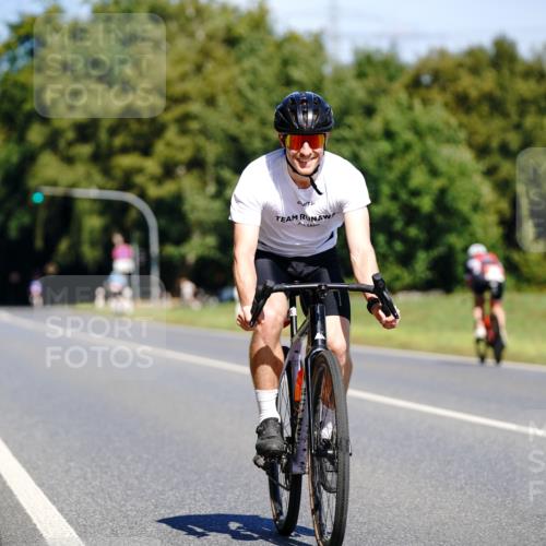 07.09.2025 - 19. Norderstedt Triathlon Michael Burmester http://msf.ph/oto/8835511 07.09.2025 12:32:31 Radfahren 304, 828, 1477 meine-sportfotos.de