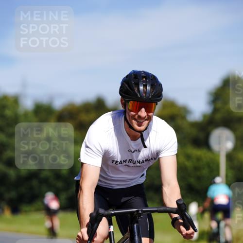 07.09.2025 - 19. Norderstedt Triathlon Michael Burmester http://msf.ph/oto/8835513 07.09.2025 12:32:31 Radfahren 304, 828, 1477 meine-sportfotos.de