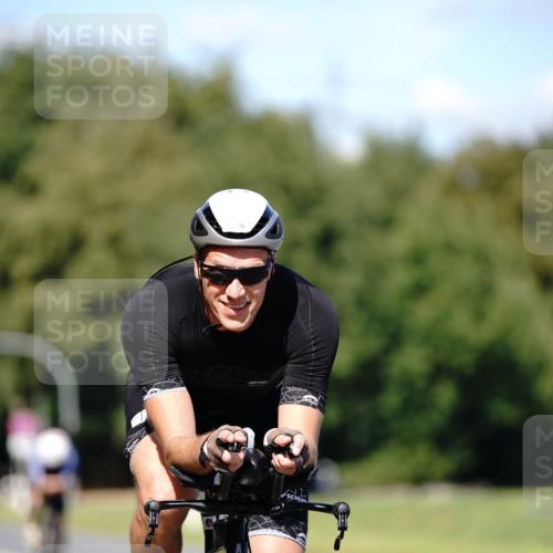 07.09.2025 - 19. Norderstedt Triathlon Michael Burmester http://msf.ph/oto/8835553 07.09.2025 13:53:10 Radfahren 382, 979, 1011, 1026 meine-sportfotos.de