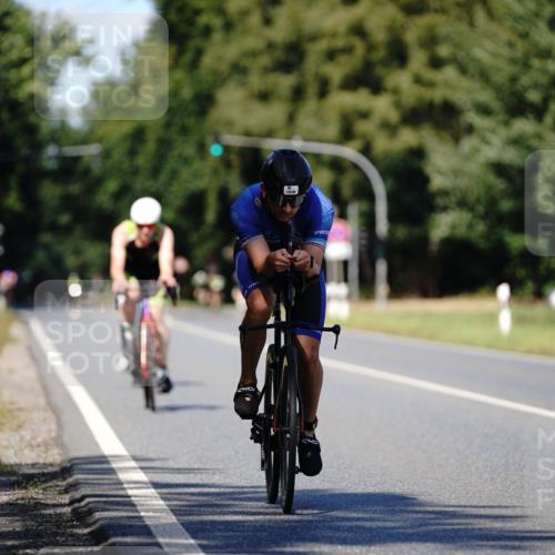07.09.2025 - 19. Norderstedt Triathlon Michael Burmester http://msf.ph/oto/8835594 07.09.2025 13:53:44 Radfahren 977, 985, 1017, 1039 meine-sportfotos.de