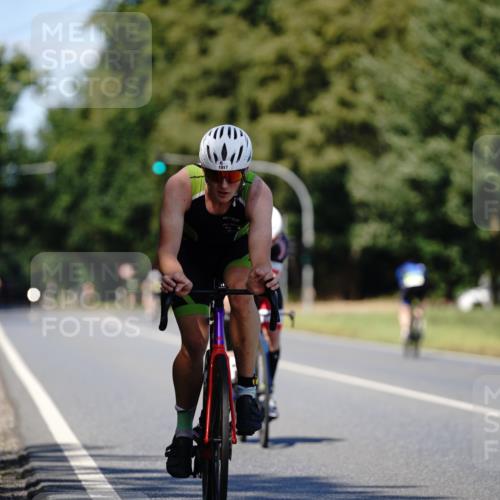07.09.2025 - 19. Norderstedt Triathlon Michael Burmester http://msf.ph/oto/8835600 07.09.2025 13:53:46 Radfahren 985, 1017, 1039 meine-sportfotos.de