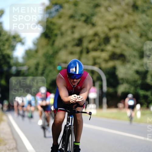 07.09.2025 - 19. Norderstedt Triathlon Michael Burmester http://msf.ph/oto/8835613 07.09.2025 13:54:01 Radfahren 1018, 1022 meine-sportfotos.de