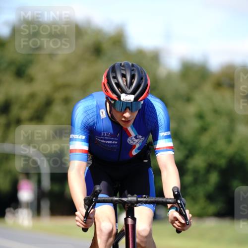07.09.2025 - 19. Norderstedt Triathlon Michael Burmester http://msf.ph/oto/8835668 07.09.2025 13:54:23 Radfahren 996, 1040 meine-sportfotos.de