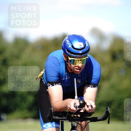 07.09.2025 - 19. Norderstedt Triathlon Michael Burmester http://msf.ph/oto/8835752 07.09.2025 13:55:35 Radfahren 392, 398, 1002, 1009 meine-sportfotos.de