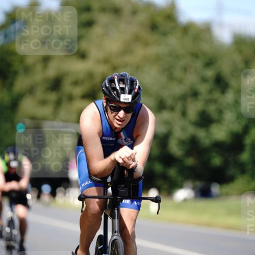 07.09.2025 - 19. Norderstedt Triathlon Michael Burmester http://msf.ph/oto/8835765 07.09.2025 13:55:48 Radfahren 417, 1001, 1042 meine-sportfotos.de