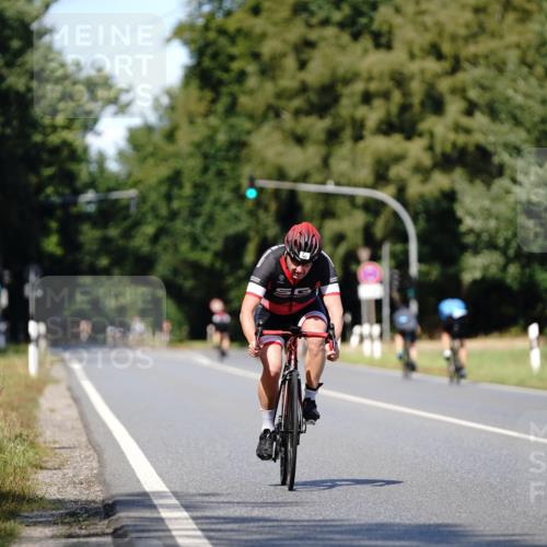 07.09.2025 - 19. Norderstedt Triathlon Michael Burmester http://msf.ph/oto/8835792 07.09.2025 13:56:25 Radfahren 987 meine-sportfotos.de