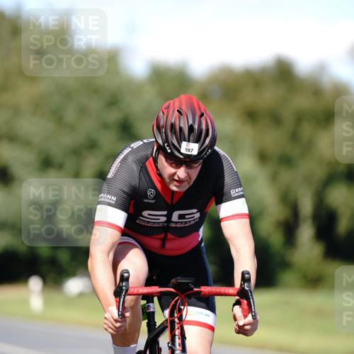 07.09.2025 - 19. Norderstedt Triathlon Michael Burmester http://msf.ph/oto/8835794 07.09.2025 13:56:27 Radfahren 987 meine-sportfotos.de