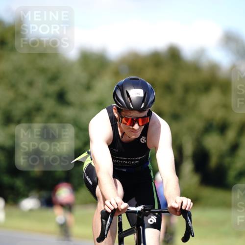 07.09.2025 - 19. Norderstedt Triathlon Michael Burmester http://msf.ph/oto/8835825 07.09.2025 13:57:01 Radfahren 995 meine-sportfotos.de
