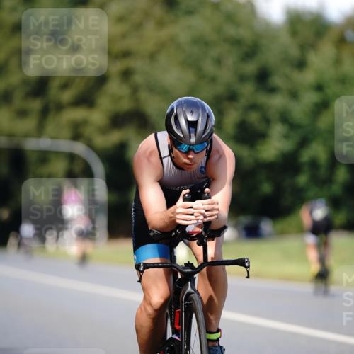 07.09.2025 - 19. Norderstedt Triathlon Michael Burmester http://msf.ph/oto/8835935 07.09.2025 13:58:03 Radfahren 990, 992 meine-sportfotos.de