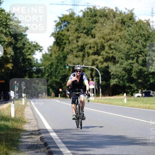 07.09.2025 - 19. Norderstedt Triathlon Michael Burmester http://msf.ph/oto/8836008 07.09.2025 13:58:54 Radfahren 410 meine-sportfotos.de