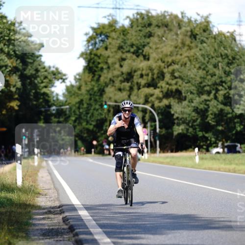07.09.2025 - 19. Norderstedt Triathlon Michael Burmester http://msf.ph/oto/8836010 07.09.2025 13:58:54 Radfahren 410 meine-sportfotos.de