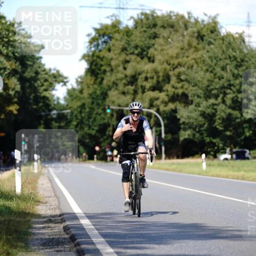 07.09.2025 - 19. Norderstedt Triathlon Michael Burmester http://msf.ph/oto/8836012 07.09.2025 13:58:54 Radfahren 410 meine-sportfotos.de