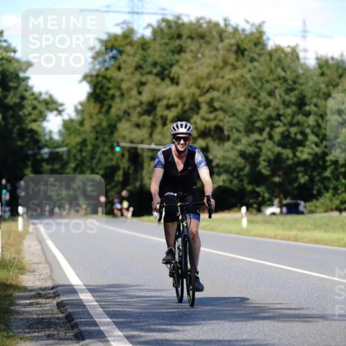 07.09.2025 - 19. Norderstedt Triathlon Michael Burmester http://msf.ph/oto/8836014 07.09.2025 13:58:54 Radfahren 410 meine-sportfotos.de