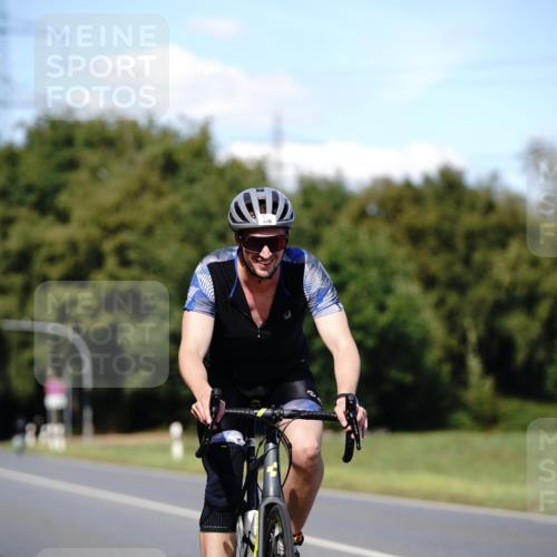 07.09.2025 - 19. Norderstedt Triathlon Michael Burmester http://msf.ph/oto/8836016 07.09.2025 13:58:55 Radfahren 410 meine-sportfotos.de