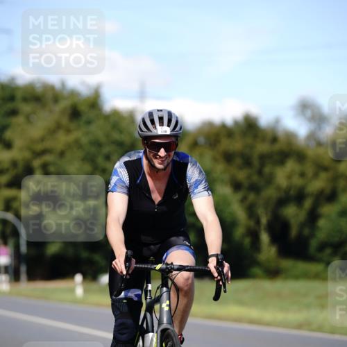 07.09.2025 - 19. Norderstedt Triathlon Michael Burmester http://msf.ph/oto/8836017 07.09.2025 13:58:55 Radfahren 410 meine-sportfotos.de