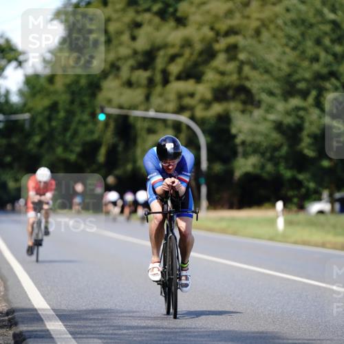 07.09.2025 - 19. Norderstedt Triathlon Michael Burmester http://msf.ph/oto/8836024 07.09.2025 13:59:17 Radfahren 976, 1038 meine-sportfotos.de