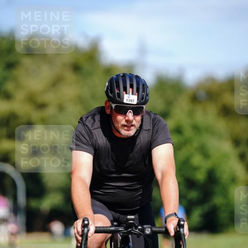 07.09.2025 - 19. Norderstedt Triathlon Michael Burmester http://msf.ph/oto/8836040 07.09.2025 12:39:07 Radfahren 1397 meine-sportfotos.de