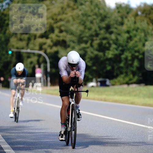 07.09.2025 - 19. Norderstedt Triathlon Michael Burmester http://msf.ph/oto/8836112 07.09.2025 14:01:03 Radfahren 876, 1421 meine-sportfotos.de