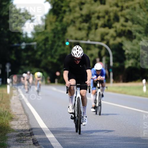 07.09.2025 - 19. Norderstedt Triathlon Michael Burmester http://msf.ph/oto/8836133 07.09.2025 14:01:16 Radfahren 1025, 1041 meine-sportfotos.de